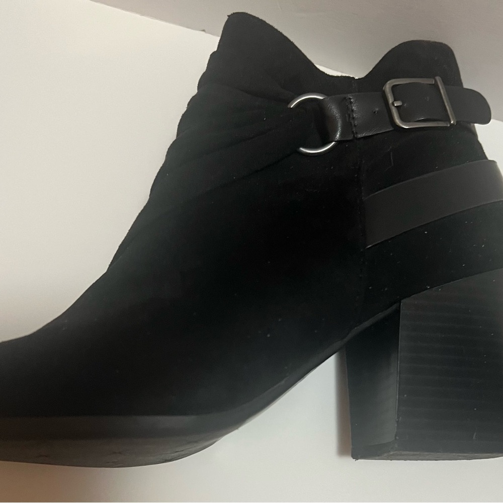 Suede Bootie by Andrew Geller Sz9.5m